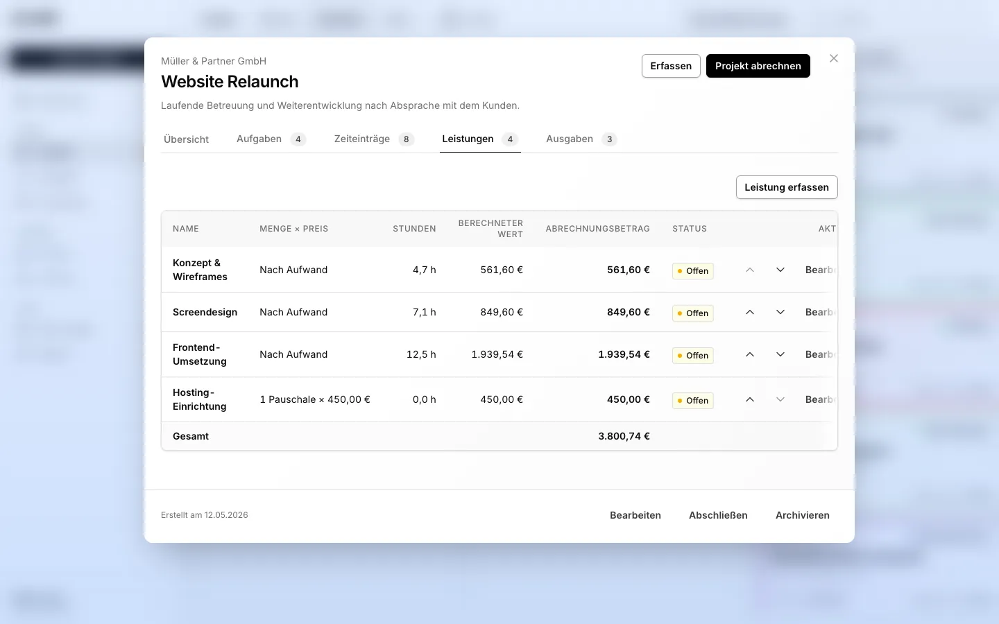 zeit Leistungen eines Projekts: jede Leistung mit Stunden, berechnetem Wert und Status